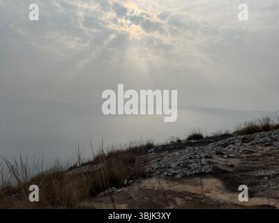 Sonnenaufgang durch den Haze Stockfoto