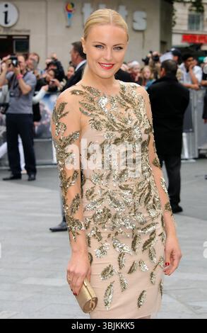 Malin Akerman bei der Premiere von „Rock of Ages“ am Odeon Leicester Square in London am 10. Juni 2012 Stockfoto