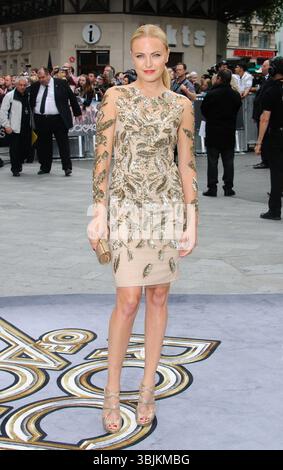 Malin Akerman bei der Premiere von „Rock of Ages“ am Odeon Leicester Square in London am 10. Juni 2012 Stockfoto