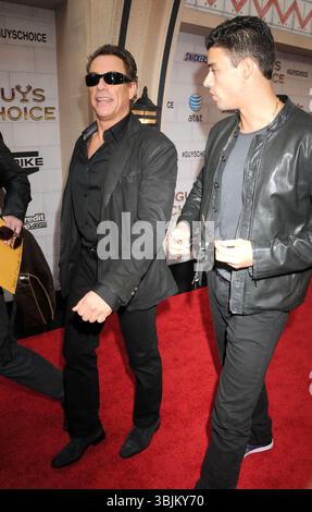 Jean-Claude Van Damme und Kristopher Van Damme bei den Spike TV's 'Guys Choice' Awards in den Sony Studios in Los Angeles – 02. Juni 2012 Stockfoto