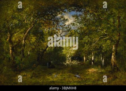 „Allée en Forêt“ von Narcisse Virgilio Díaz zeigt einen knickenden Holzfäller unter dem Gewicht seines Bündels auf einem Waldweg mit Wasserspuren. Die Öltafel unterstreicht die natürliche Schönheit des Waldes und die harte Arbeit seiner Bewohner. Stockfoto