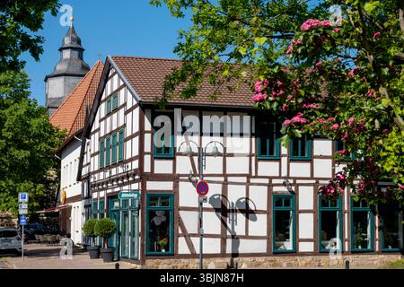 Deutschland, Nordrhein-Westfalen, Kreis Minden-Lübbecke, Petershagen, Hauptstraße/Maschstraße Stockfoto