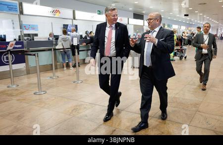 Zaventem, Belgien. Juni 2025. Arnaud Feist, CEO des Flughafens Brüssel, und Innenminister Bernard Quintin, wurden am Montag, den 16. Juni 2025, bei der Vorstellung des Sommerplans der Luftpolizei auf dem Flughafen Brüssel in Zaventem dargestellt. BELGA FOTO BENOIT DOPPAGNE Credit: Belga News Agency/Alamy Live News Stockfoto