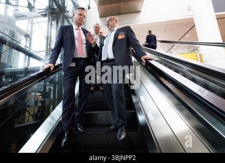 Zaventem, Belgien. Juni 2025. Arnaud Feist, CEO des Flughafens Brüssel, und Innenminister Bernard Quintin, wurden am Montag, den 16. Juni 2025, bei der Vorstellung des Sommerplans der Luftpolizei auf dem Flughafen Brüssel in Zaventem dargestellt. BELGA FOTO BENOIT DOPPAGNE Credit: Belga News Agency/Alamy Live News Stockfoto