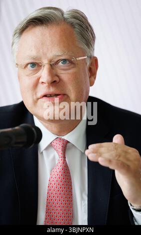 Zaventem, Belgien. Juni 2025. Arnaud Feist, CEO des Flughafens Brüssel, wurde am Montag, den 16. Juni 2025, bei der Vorstellung des Sommerplans der Luftfahrtpolizei am Flughafen Brüssel in Zaventem dargestellt. BELGA FOTO BENOIT DOPPAGNE Credit: Belga News Agency/Alamy Live News Stockfoto