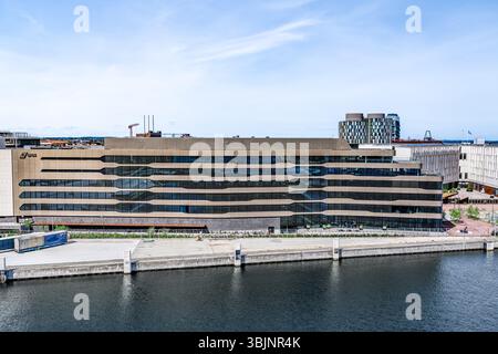 Das DFDS Seaways Hauptquartier steht am Kai neben der UN World Health Organization Division Europe, mit Portland Towers in Kopenhagen Stockfoto
