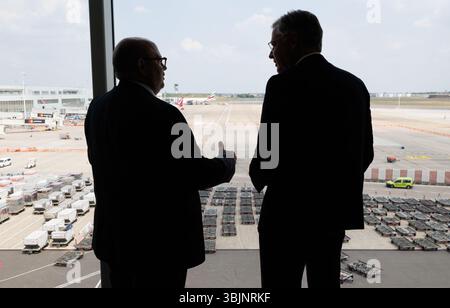 Zaventem, Belgien. Juni 2025. Innenminister Bernard Quintin und der Chef des Flughafens Brüssel Arnaud Feist wurden am Montag, den 16. Juni 2025, bei der Vorstellung des Sommerplans der Luftfahrtpolizei am Flughafen Brüssel in Zaventem dargestellt. BELGA FOTO BENOIT DOPPAGNE Credit: Belga News Agency/Alamy Live News Stockfoto