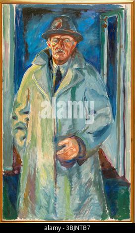 Selbstporträt in Hut and Coat von Edvard Munch (1863–1944) wurde zwischen 1923 und 1924 in Öl auf Leinwand gemalt. Das Selbstporträt fängt Munch in einer reflektierenden Stimmung ein und verkörpert seinen persönlichen Kampf und introspektiven Charakter durch seine detaillierte Darstellung. Stockfoto