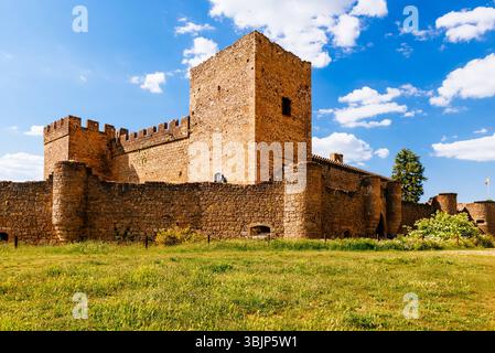 Die Burg Pedraza ist eine Festung aus dem 13. Jahrhundert. Pedraza, Segovia, Castilla y León, Spanien, Europa Stockfoto