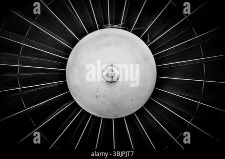 Nahaufnahme des Düsentriebwerks in Schwarz und Weiß Stockfoto