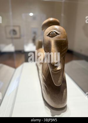 Inuit-Kunst aus der Ausstellung „Voices of the Arctic“, Eiteljorg Museum of American Indians and Western Art, Indianapolis, Indiana, USA Stockfoto