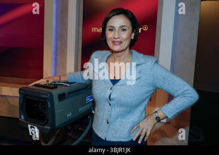 Sandra Maischberger in der ARD-Talkshow 'maischberger' im WDR Studio B. Köln, 17.12.2024 Stockfoto