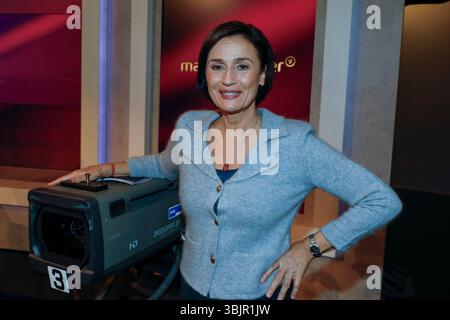 Sandra Maischberger in der ARD-Talkshow 'maischberger' im WDR Studio B. Köln, 17.12.2024 Stockfoto