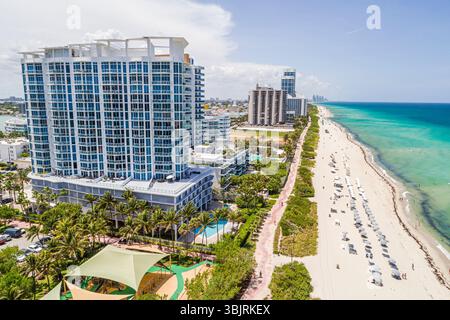 Miami Beach Florida North Beach, Blick von oben mit Blick nach unten, Atlantik Wasser, öffentlicher Strand am Wasser, City Skyline hohe Eigentumswohnungen c Stockfoto