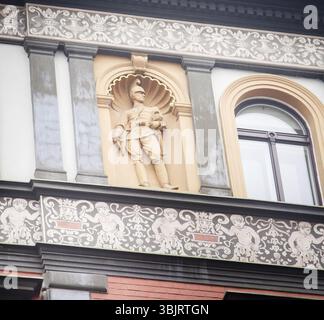 Prag, Tschechische Republik - 19. Oktober 2017: Skulptur eines Soldaten2 in der Nische des Hauses Stockfoto