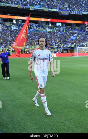 Miami, USA. Juni 2025. SL Benfica Defender Alvaro Carreras (3) geht bei der FIFA Club-Weltmeisterschaft am 16. Juni 2025 in Miami, Florida, auf das Spielfeld. (Foto: JC Ruiz/SIPA USA) Credit: SIPA USA/Alamy Live News Stockfoto