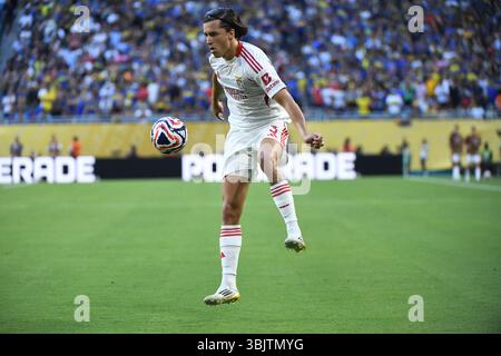 Miami, USA. Juni 2025. SL Benfica Defender Alvaro Carreras (3) kontrolliert den Pass bei der FIFA Club-Weltmeisterschaft am 16. Juni 2025 in Miami, Florida. (Foto: JC Ruiz/SIPA USA) Credit: SIPA USA/Alamy Live News Stockfoto