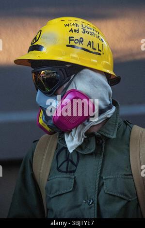 Austin, Texas, USA. 16. Juni 2025: Austin-Studenten für eine Demokratische Gesellschaft protestieren vor dem J.J. Pickle Federal Building in Austin, um ein Ende der Deportationen, die Schließung von lokalen Einwanderungs- und Zollgefängnissen und die Legalisierung für alle zu fordern. Austin, Texas. Mario Cantu/CSM Credit: CAL Sport Media/Alamy Live News Stockfoto