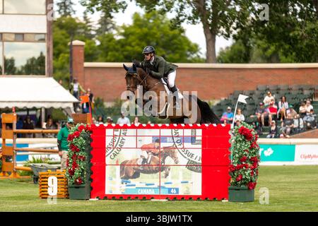 Daniel Coyle aus Irland und Riding Legacy treten beim 1,60 m langen RBC Grand Prix von Kanada an, der von Rolex bei Spruce Meadows präsentiert wird. Stockfoto