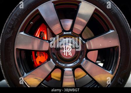 April 2025. Miami. Rollt Royce Luxusauto. Phantom Rolls Royce auf der Straße. Exklusives Luxusauto. Rollt Royce V12-Motor. Premium Super CA Stockfoto