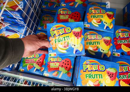 Nestlé-Marke Pirulo frutti Eis in einem Supermarkt Stockfoto