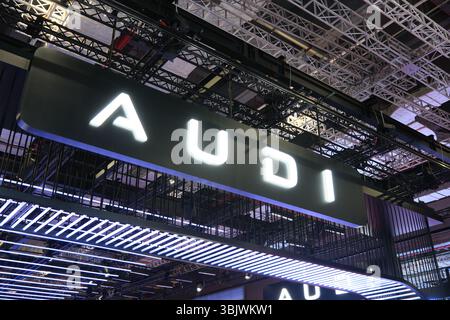Shanghai, China-26. April 2025: Markenlogo der AUDI Marke Stockfoto