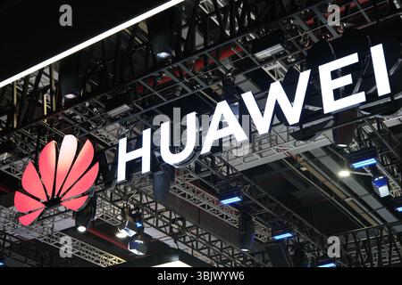 Shanghai, China - 26. April 2025: Huawei Markenlogo Stockfoto