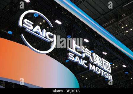 Shanghai, China - 26. April 2025: Logo der Firma SAIC Motor Stockfoto
