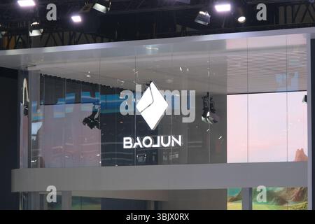 Shanghai, China - 26. April 2025: Baojun Markenlogo. Chinesische Automarke Stockfoto