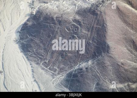 Luftansicht der Nazca Lines - Astronaut Geoglyph, Peru. Stockfoto
