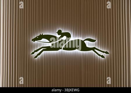 Shanghai, China - 29. März 2025: Firmenlogo Longchamp Stockfoto