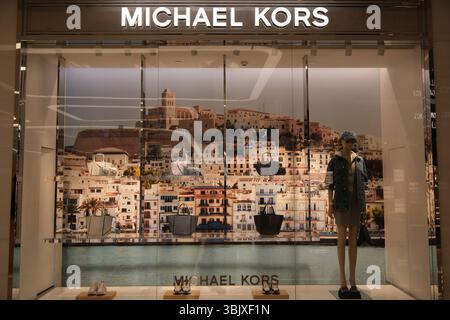 Shanghai, China, 29. März 2025: Michael Kors Store Window Stockfoto