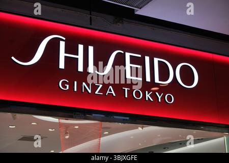Shanghai, China - 4. April 2025: Logo der Marke SHISEIDO Stockfoto