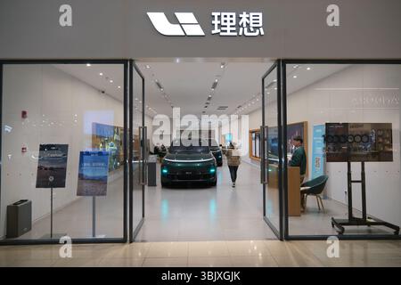 Shanghai, China - 4. April 2025: Li Auto EV Store Stockfoto