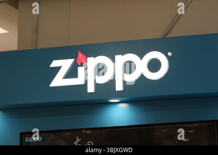 Shanghai, China - 4. April 2025: Logo der Marke Zippo Stockfoto