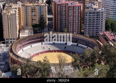 Málaga, Spanien - 25. Mai 2025: Luftansicht der Stierkampfarena La Malagueta. Stockfoto