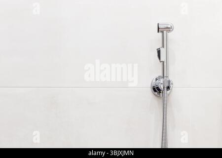 Bidet Duschkopf mit kopieren. Modernes Bad Interieur. Stockfoto
