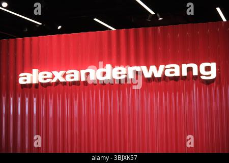 Shanghai, China – 5. April 2025: alexander wang Markenlogo Stockfoto