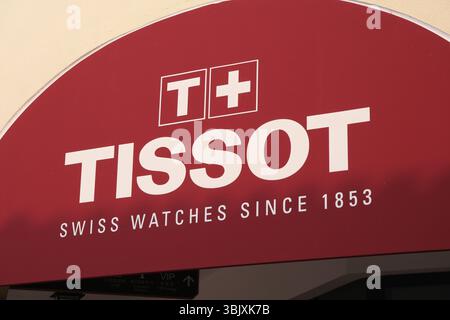 Shanghai, China - 5. April 2025: Firmenlogo der Marke Tissot Stockfoto
