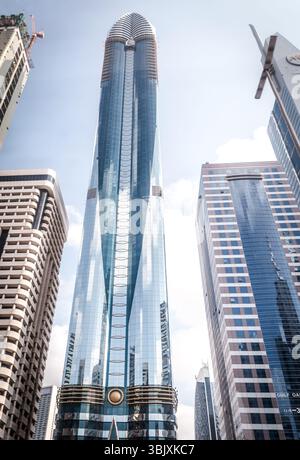 DUBAI, VAE – 16. JANUAR: Moderne Wolkenkratzer, Sheikh zayed Road, Dubai, Vereinigte Arabische Emirate am 16. Januar 2014. Dubai ist die fas Stockfoto