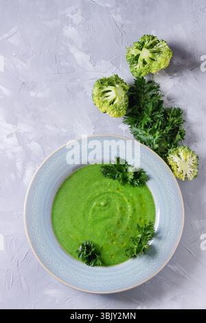 Vegetarische Brokkoli Suppe Stockfoto