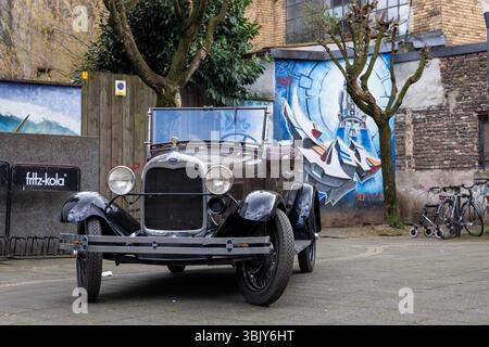 Ein Ford Modell A aus den 1920-30er Jahren befindet sich in der Straße Stavenhof im Eigelstein-Viertel in Köln. ein Ford Modell A aus den 1920-30er J Stockfoto