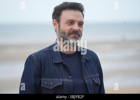 Cabourg, Frankreich. 14. Juni 2025. Johann Dionnet assiste au Photocall dÕAvignon lors du quatri me jour du 39e Festival du Film de Cabourg le 14 juin 2025 ˆ Cabourg, Frankreich. le 14 Juin 2025. Foto par Laurent Lairys /ABACAPRESS.COM Stockfoto