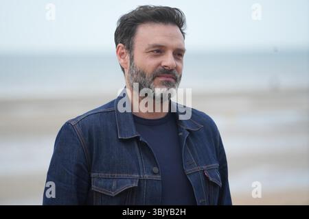 Cabourg, Frankreich. 14. Juni 2025. Johann Dionnet assiste au Photocall dÕAvignon lors du quatri me jour du 39e Festival du Film de Cabourg le 14 juin 2025 ˆ Cabourg, Frankreich. le 14 Juin 2025. Foto par Laurent Lairys /ABACAPRESS.COM Stockfoto