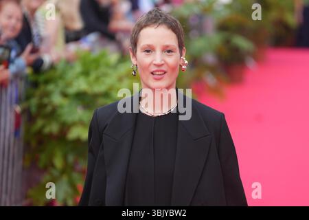 Cabourg, Frankreich. 14. Juni 2025. Vicky Krieps assiste au tapis rouge lors du quatri me jour du 39e Festival du Film de Cabourg le 14 juin 2025 ˆ Cabourg, France le 14 juin 2025. Foto par Laurent Lairys /ABACAPRESS.COM Stockfoto