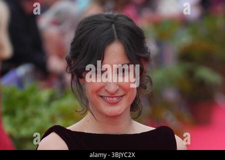 Cabourg, Frankreich. 14. Juni 2025. Nine d'Urso assiste au tapis rouge lors du quatri me jour du 39e Festival du Film de Cabourg le 14 juin 2025 ˆ Cabourg, Frankreich. le 14 Juin 2025. Foto par Laurent Lairys /ABACAPRESS.COM Stockfoto