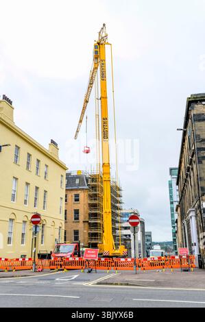 Ein Spierings SK1265 AT6 Mobilturmkran von Forsyth's in der Douglas Street, Glasgow, Schottland, Großbritannien, Europa Stockfoto