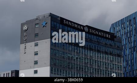 NEWCASTLE, Großbritannien - 13. JUNI 2025 - Sandman Signature Hotel in Newcastle, Großbritannien Stockfoto