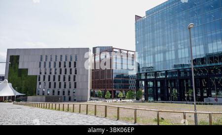 NEWCASTLE, Großbritannien - 13. JUNI 2025 - zeitgenössische Architektur prägt die Skyline von Newcastle upon Tyne Stockfoto