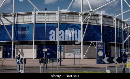 LEICESTER, Vereinigtes Königreich – 14. JUNI 2025 – King Power Stadium in Leicester, Vereinigtes Königreich, mit großen Bannern, die an die Erfolge des Leicester City Football Club erinnern Stockfoto